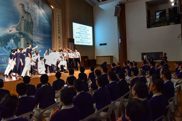 Doctors Promote Humanistic Medicine 