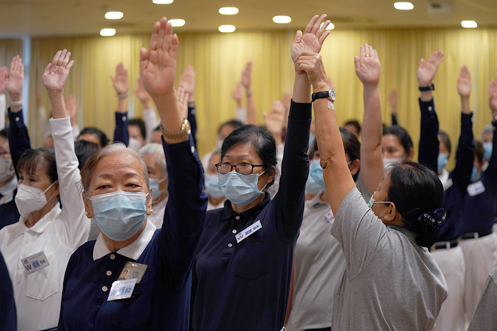 不谙中文入经藏 有心就不难