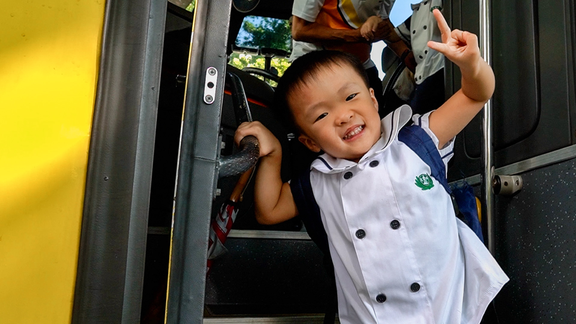 小萌娃出任务到静思堂了！